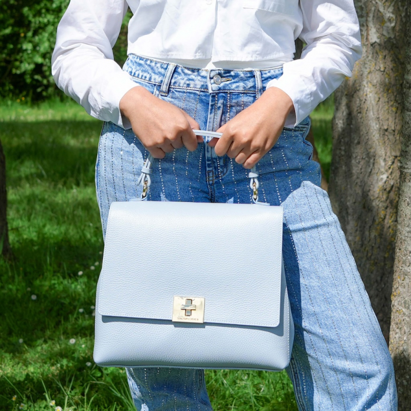 Tuscany Leather Handtasche "Silene" hellblau Outfit